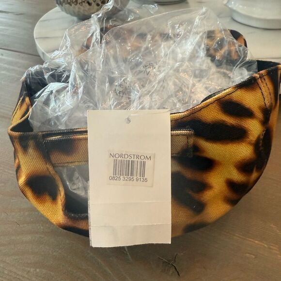 NWT STELLA MCCARTNEY
Hat Printed Eco Cotton Canvas Nordstrom tag only - Picture 6 of 6